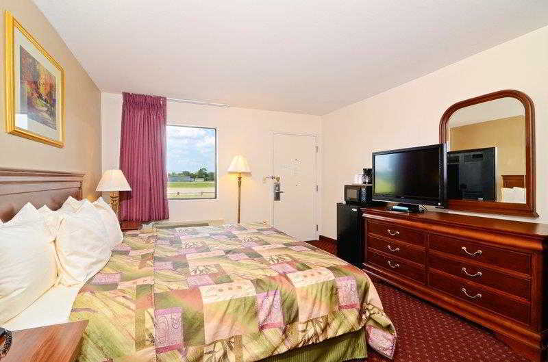Super 8 By Wyndham Mcgehee Hotel Room photo