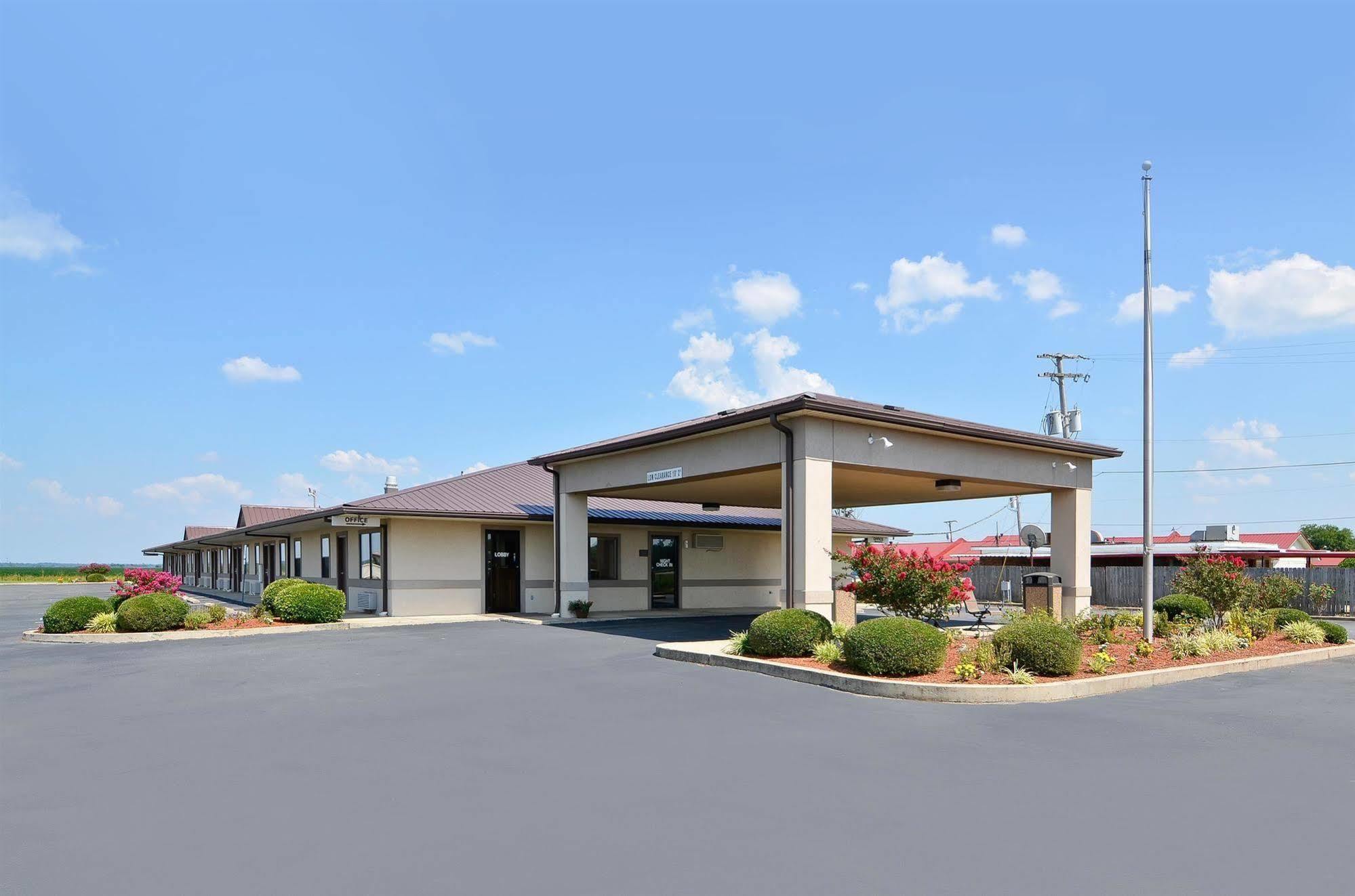 Super 8 By Wyndham Mcgehee Hotel Exterior photo