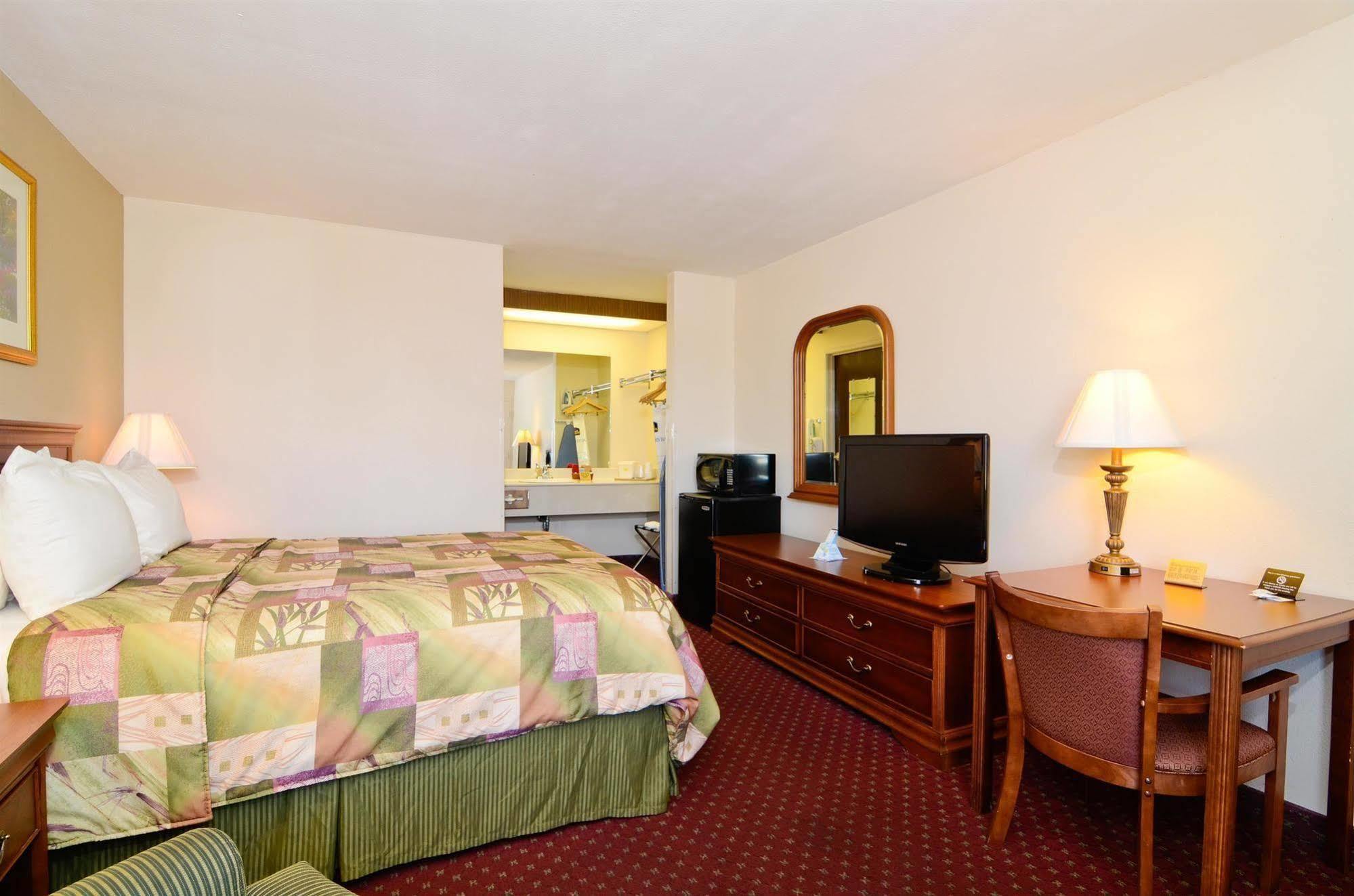Super 8 By Wyndham Mcgehee Hotel Room photo