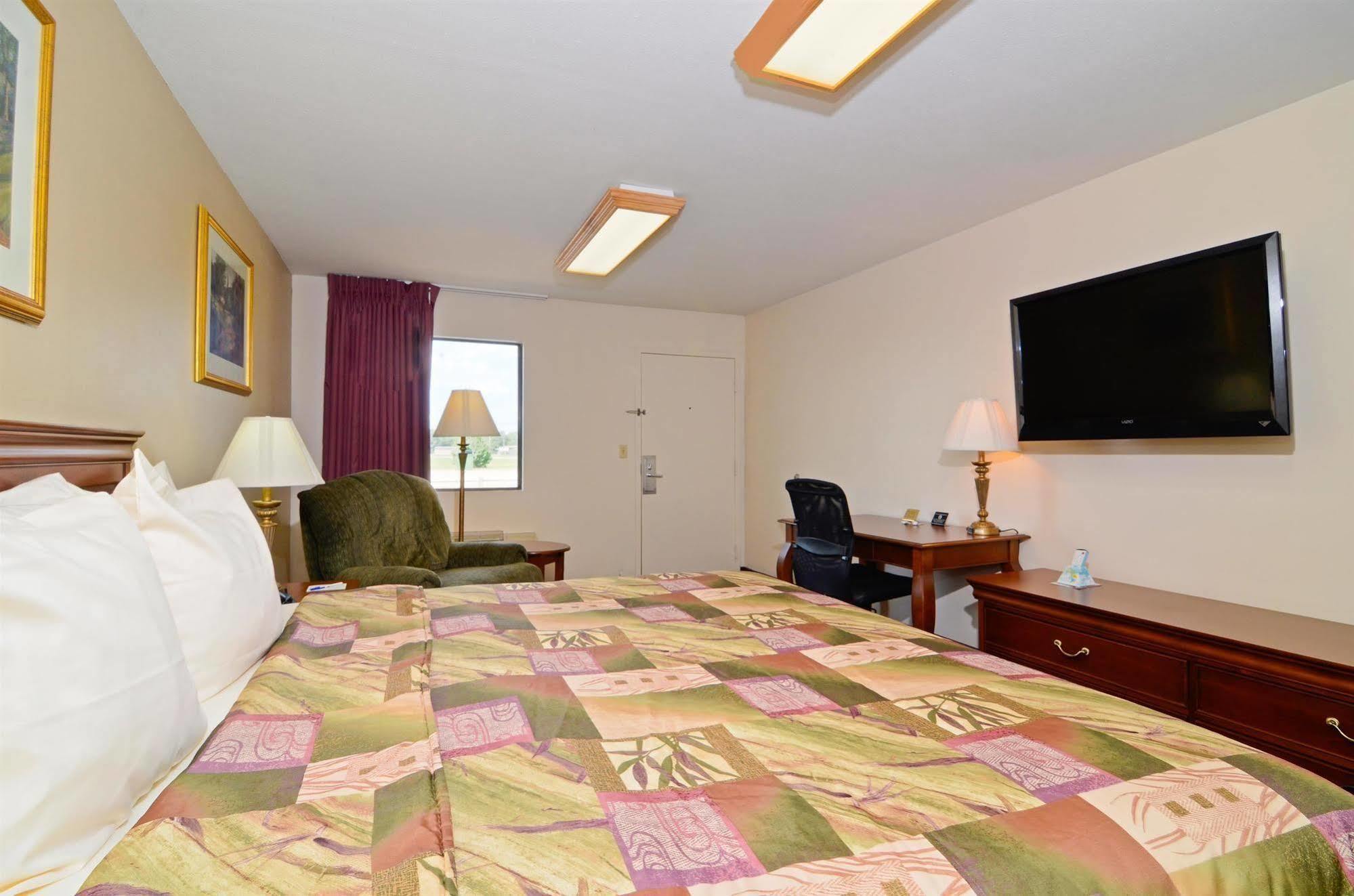 Super 8 By Wyndham Mcgehee Hotel Room photo