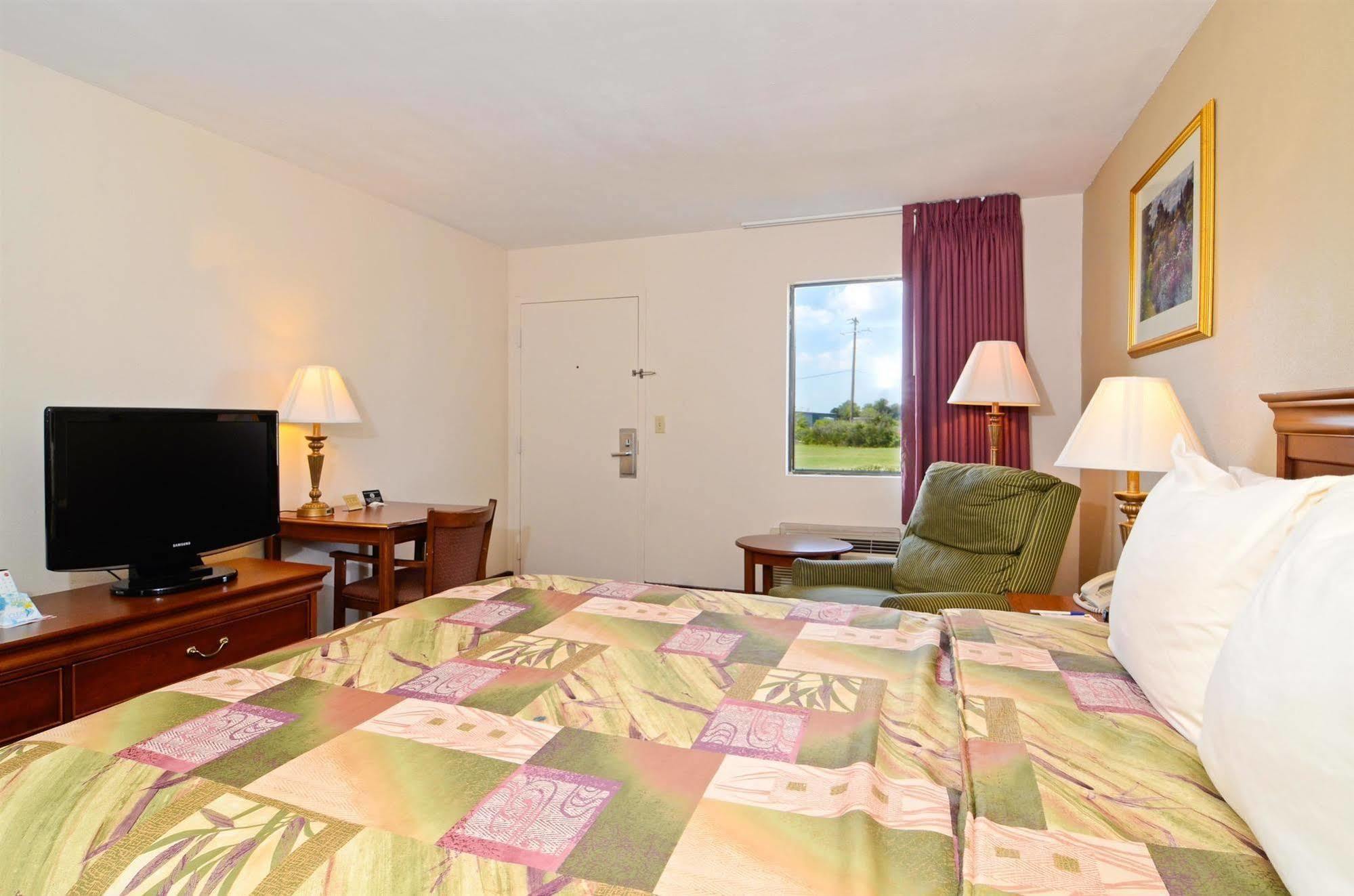 Super 8 By Wyndham Mcgehee Hotel Room photo