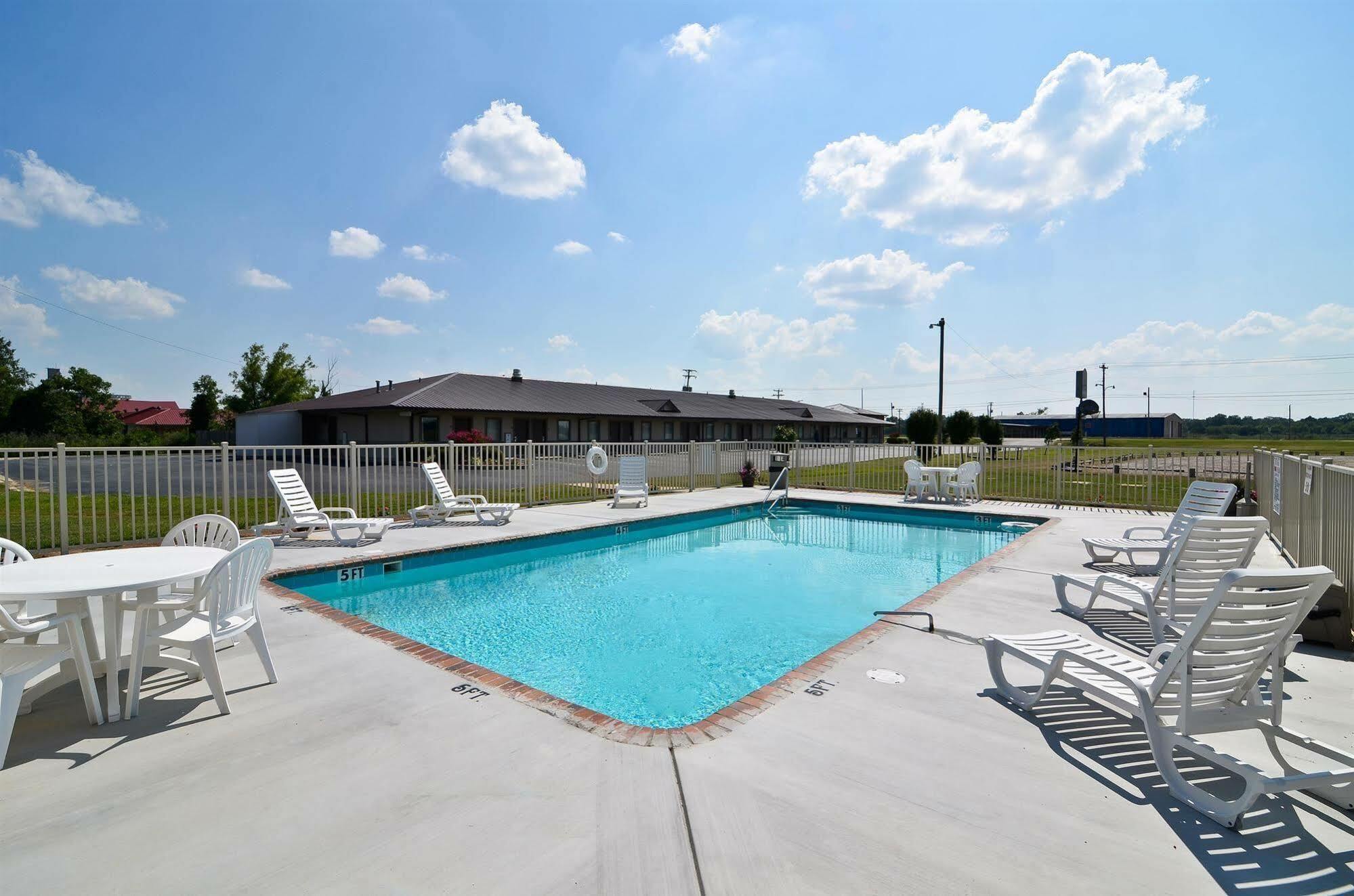 Super 8 By Wyndham Mcgehee Hotel Facilities photo